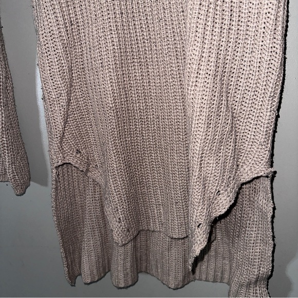 Derek Heart Knit vneck sweater - Picture 2 of 6